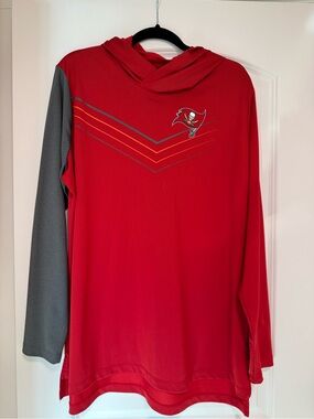 Tampa Bay Buccaneers Red Hooded Long Sleeve Pullover